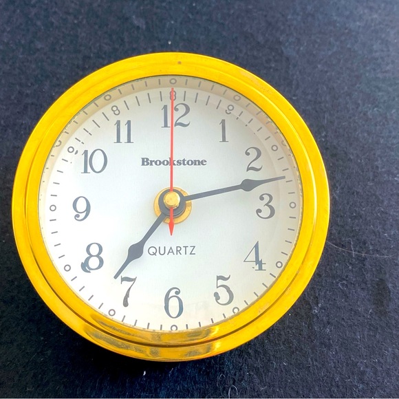 New vintage Brookstone brass, quartz table clock. - Picture 1 of 3